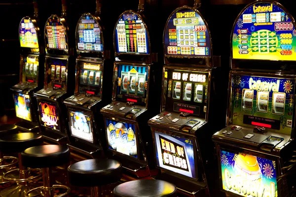 gambar platform interface showing live casino, sportsbook, slots, and esports sections
